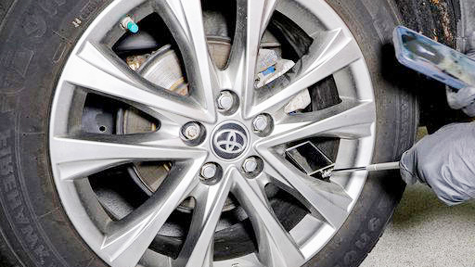 How to Inspect Brake Pads Without Removing the Wheel