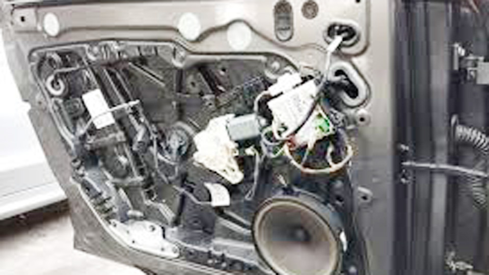 Why Won't My Car Door Open from the Outside? 1 Why Won't My Car Door Open from the Outside?